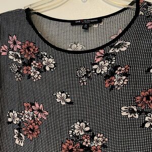 One Clothing Los Angeles Navy Ruffle Bottom Top with Ties at Sleeve Size Small